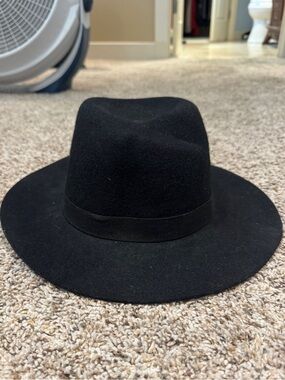 Black Felt Round Hat